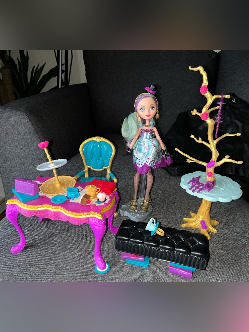 Ever after high hat tastic tea party madeline hatter with playset